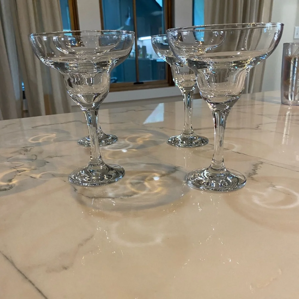 Set of 4 Clear Glass Margarita Cocktail Style Stemmed Glasses